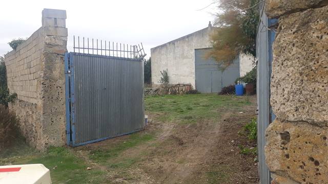 imagen 1 de Venta de finca con nave en Sasamon (Burgos)