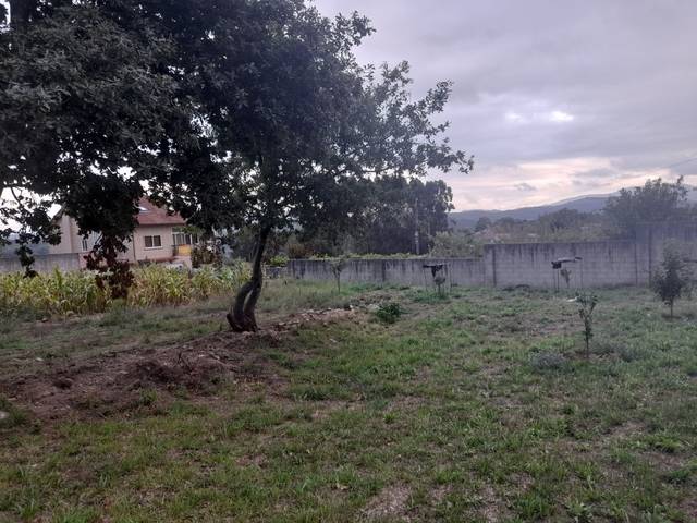 imagen 1 de Finca cerrada y edificable en Caldas de Reis (Pontevedra)