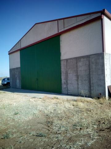 imagen 1 de Venta de finca con nave en Calzada de Valdunciel (Salamanca)