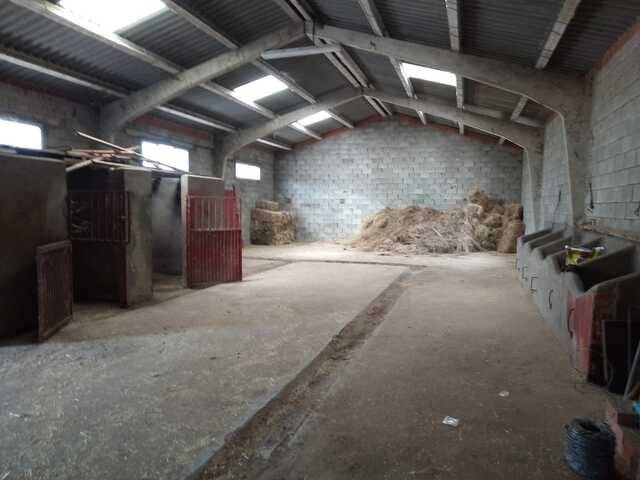 imagen 1 de venta de terreno con boxes para caballos