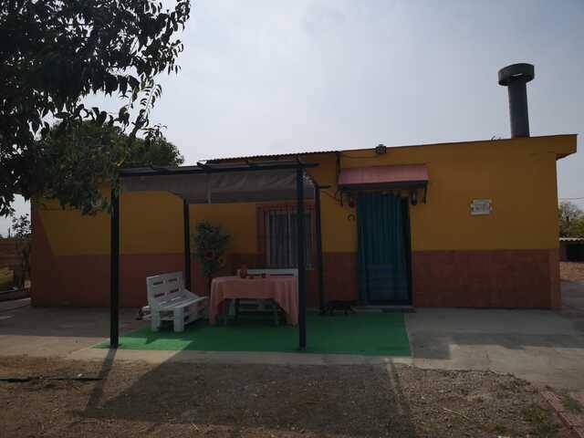 imagen 1 de Venta de parcela con casa en Utrera (Sevilla)