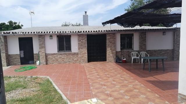 imagen 1 de Venta de vivienda con amplio terreno