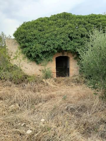 imagen 1 de Venta de finca con vivienda a restaurar en El Pla de Santa María