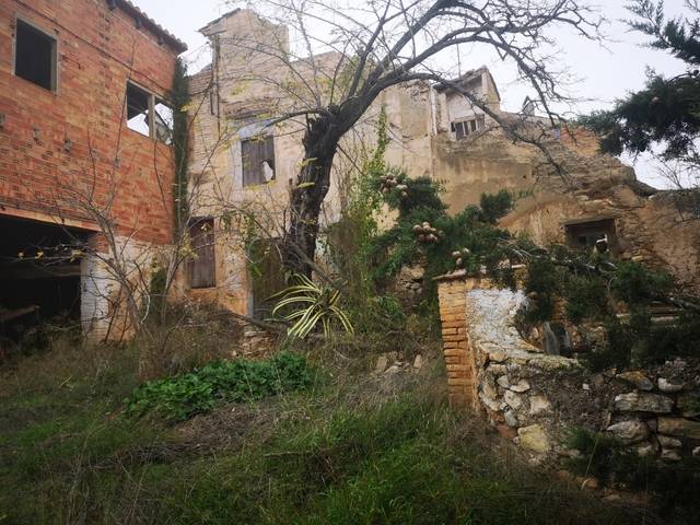 imagen 1 de Terreno con construcción en Mora d´Ebre (Tarragona)
