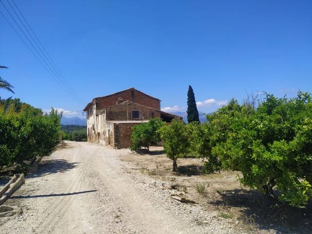 imagen 1 de Venta de finca con masía para reformar en Bitem (Tarragona)