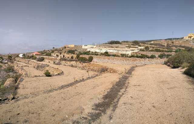 imagen 1 de Venta de terreno rústico con cueva en Lomo de Mena (Tenerife)