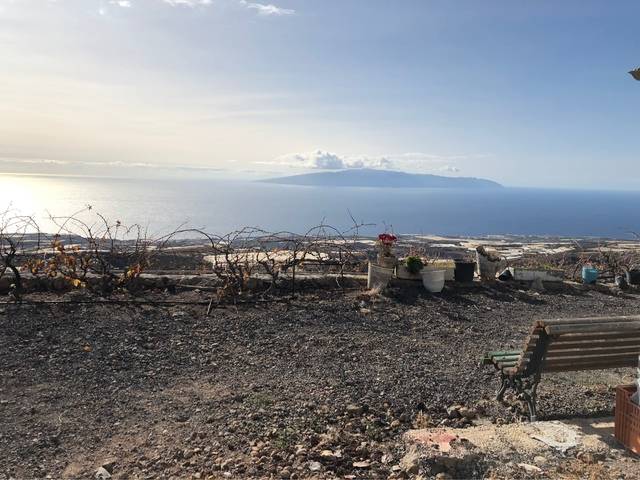 imagen 1 de Venta de terreno rústico con agua en Santiago del Teide (Tenerife)