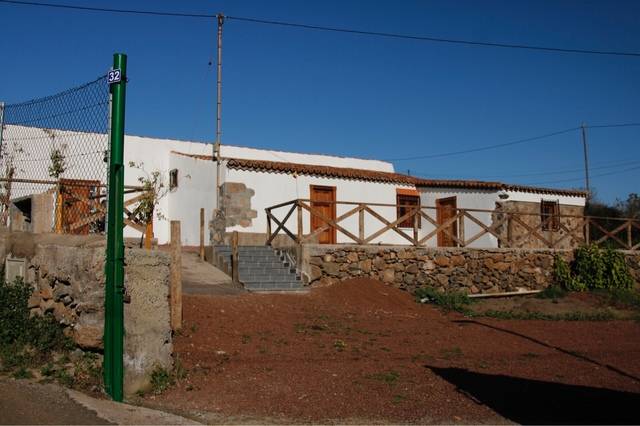 imagen 1 de Venta de casa rural con terreno en San Cristóbal de la Laguna (Tenerife)