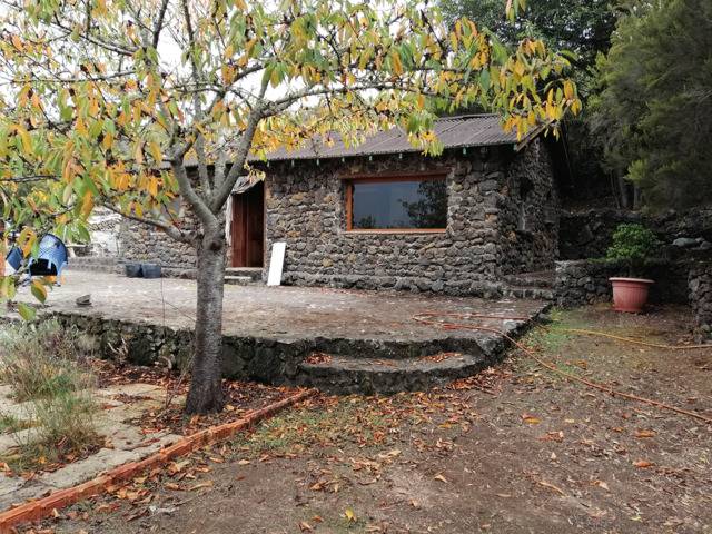 imagen 1 de Venta de casa rural con terreno en El Tanque (Tenerife)