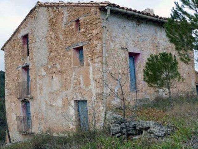 imagen 1 de Venta de finca rústica con masía en Cortes de Aragón (Teruel)
