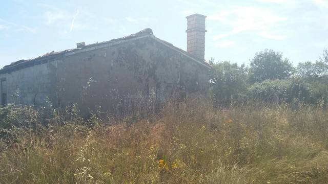 imagen 1 de Venta de terreno con casa a rehabilitar en Villaflor