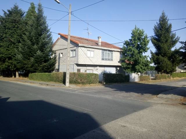 imagen 1 de Venta de casa rural con dos almacenes y terreno en Xinzo de Limia