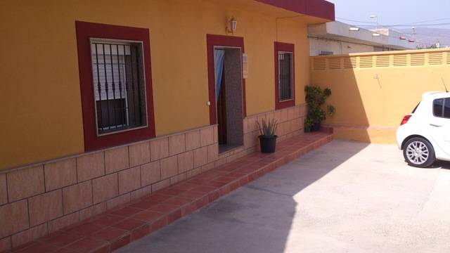 imagen 1 de Venta de casa rural con terreno en Roquetas de Mar