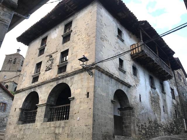 imagen 1 de Venta de espectacular casa rural señorial en Roncal