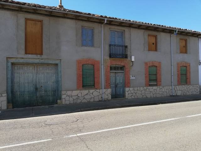 imagen 1 de Venta de casa rural con Huerta y jardín en Antoñán del Valle (León)
