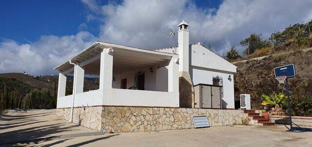 imagen 1 de Venta de casa de campo en Nerja (Málaga)