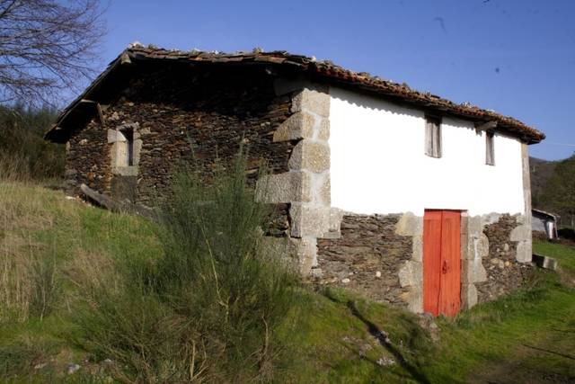 imagen 1 de Venta de casa rural en Barxela (Ourense)