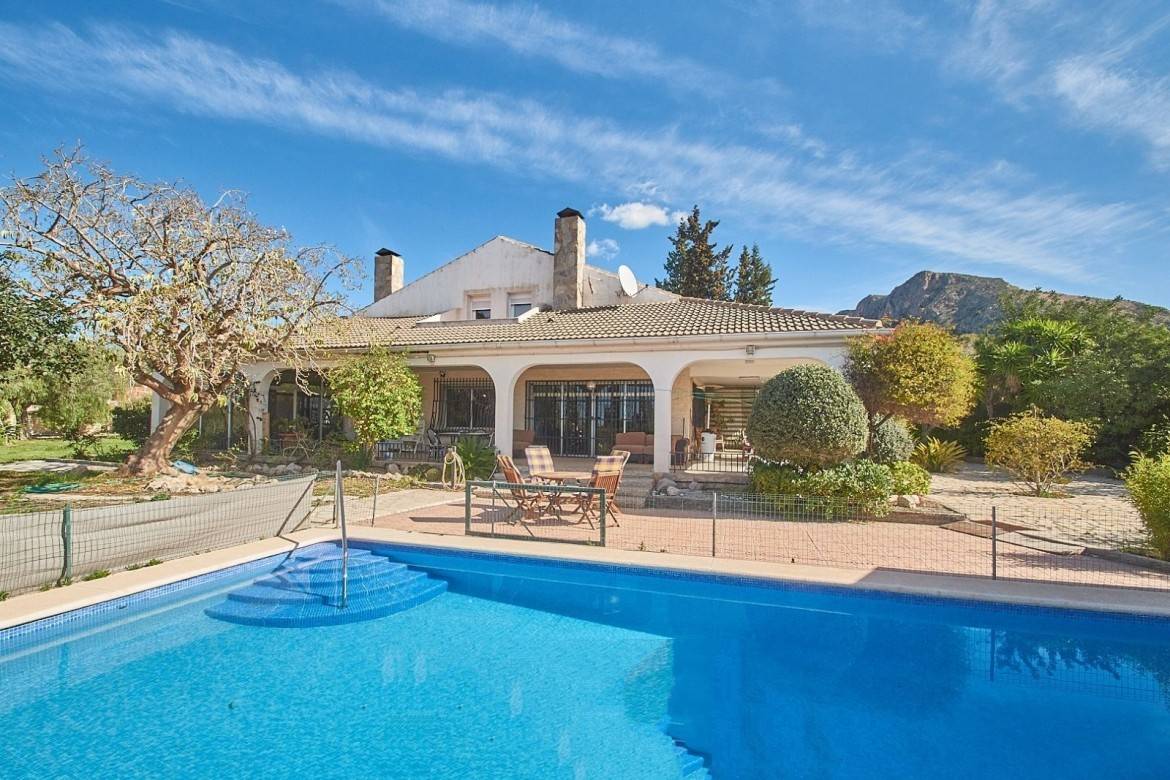 imagen 1 de Venta de hípica con vivienda en Alicante