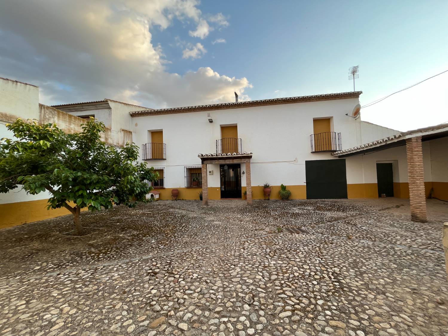 imagen 1 de SE VENDE CORTIJO Y PARCELAS