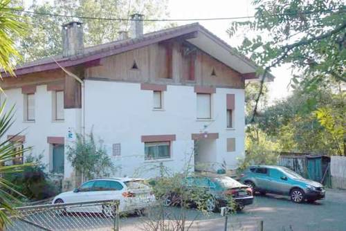 imagen 3 de Se vende parcela vallada con frutales en zamudio