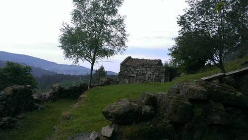 imagen 1 de Venta de preciosa finca con casa en Lameiro (Potevedra)