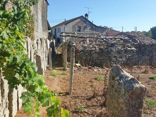imagen 2 de Venta de terreno con casa en Salceda (Pontevedra)