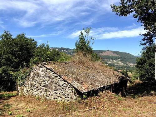 imagen 1 de Venta de terreno con antigua casa y cuadra en Redondela