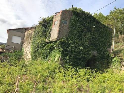 imagen 1 de Venta de parcela con casa y hórreo en Candean