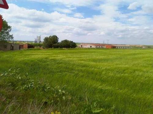 imagen 1 de Venta de terreno con naves y vivienda en Salamanca