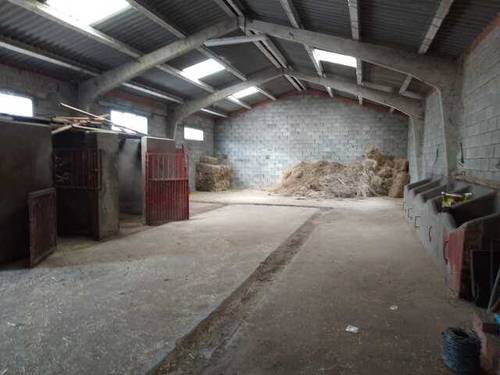 imagen 1 de venta de terreno con boxes para caballos