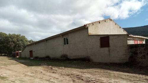 imagen 1 de venta de terreno con boxes para caballos