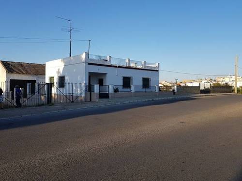 imagen 4 de Venta de terreno con casa y nave en Carmona