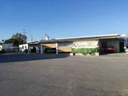 imagen 3 de Venta de finca con casa y naves en Utrera (Sevilla)