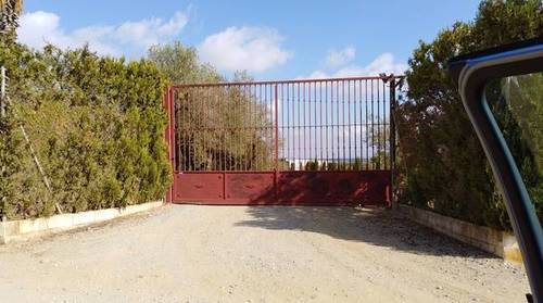 imagen 3 de Terreno con casa y boxes para caballos en Pilas (Sevilla)