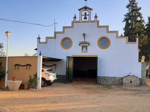imagen 2 de Venta de bonita finca con chalet y plaza de toros en Utrera