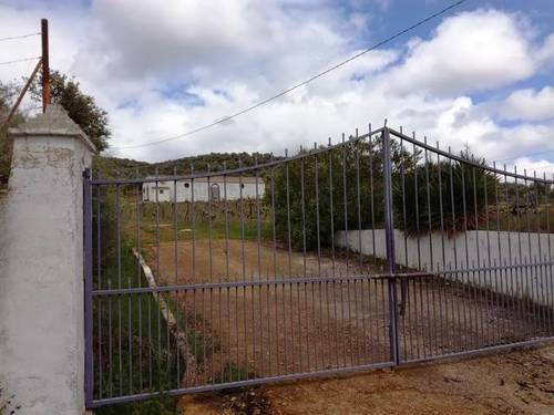 imagen 1 de Venta de finca con nave en Alanis (Sevilla)