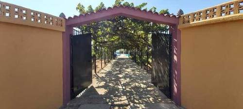 imagen 1 de Venta de parcela ajardinada con vivienda en Utrera