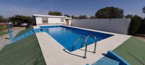 imagen 3 de Venta de parcela ajardinada con vivienda en Utrera