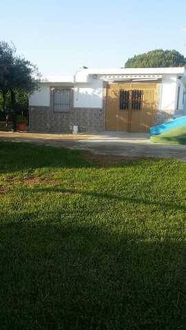 imagen 1 de Venta de parcela ajardinada con vivienda en Utrera