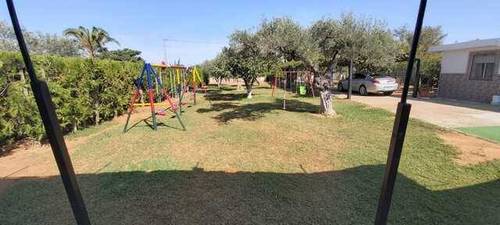 imagen 2 de Venta de parcela ajardinada con vivienda en Utrera