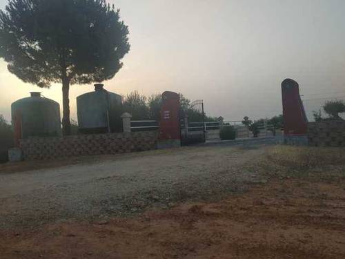 imagen 1 de Venta de finca con vivienda y boxes para caballos en Sevilla
