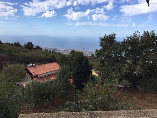 imagen 1 de Venta de casa rural con terreno en La Orotava (Tenerife)