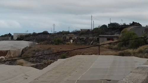 imagen 1 de Venta de terreno con estanque e invernaderos en Guia de Isora (Tenerife)