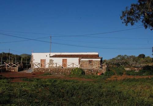 imagen 2 de Venta de casa rural con terreno en San Cristóbal de la Laguna (Tenerife)