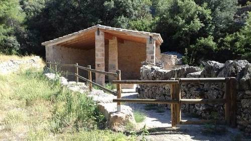imagen 1 de Venta de finca con olivos, almendros y bonitas vistas en Monroyo