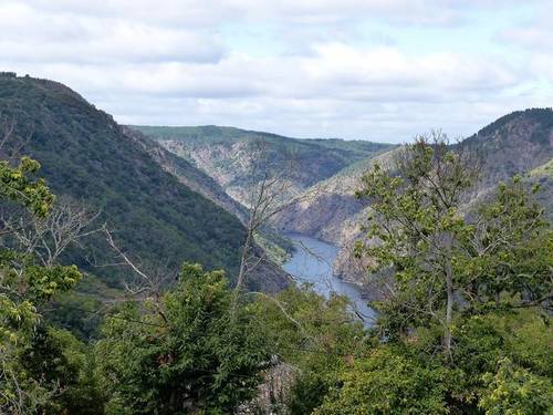 imagen 1 de Venta de espectacular casa rural con gran  terreno en Parada de sil (Ourense)