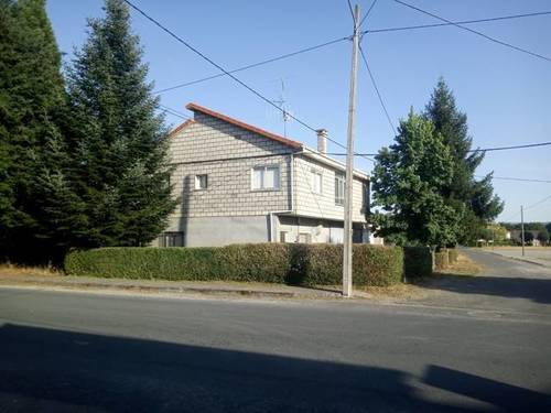 imagen 2 de Venta de casa rural con dos almacenes y terreno en Xinzo de Limia
