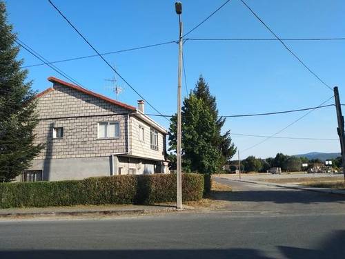 imagen 6 de Venta de casa rural con dos almacenes y terreno en Xinzo de Limia