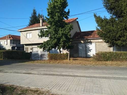 imagen 7 de Venta de casa rural con dos almacenes y terreno en Xinzo de Limia