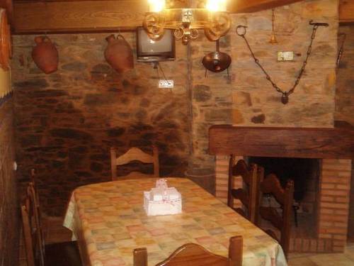 imagen 2 de Venta de casa rural rodeada de montañas en Ladrillar (Cáceres)